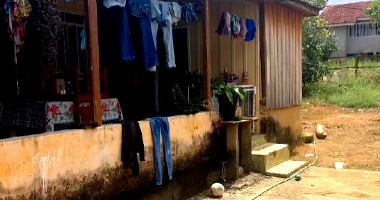 Terreno com casa 3 quartos e 1 banheiro em estado regular