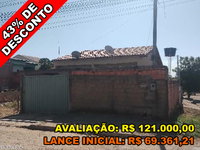 Casa com 2 quartos, 2 banheiros, sala, cozinha e 1 vaga