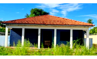 Casa com 3 quartos, 2 banheiros, 326,65m² construída, desocupada
