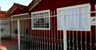 Casa Ocupada com 240m² de Terreno e 155m² Construídos