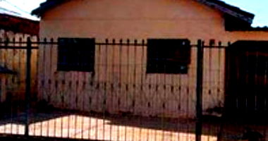 Lote com casa 3 quartos, 1 banheiro, 86m² construída, desocupado