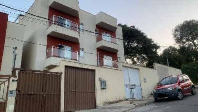 Casa em Condomínio com 2 Quartos em Ibirité - MG