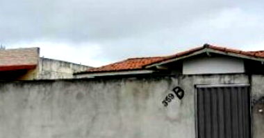 Casa com 50,62m² construída e terreno de 200m², imóvel ocupado