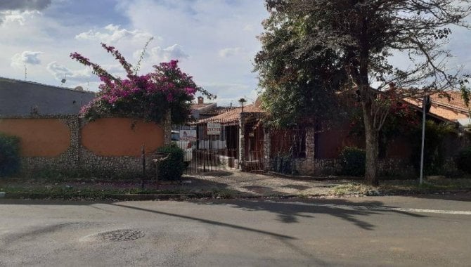 Casa com 2 quartos, 3 banheiros e 1 vaga de garagem, 166 m², ocupada