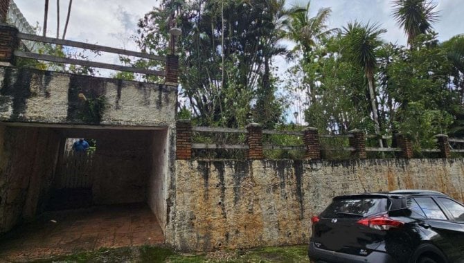 Casa com 3 quartos, 2 banheiros, piscina e churrasqueira em 1.070 m²