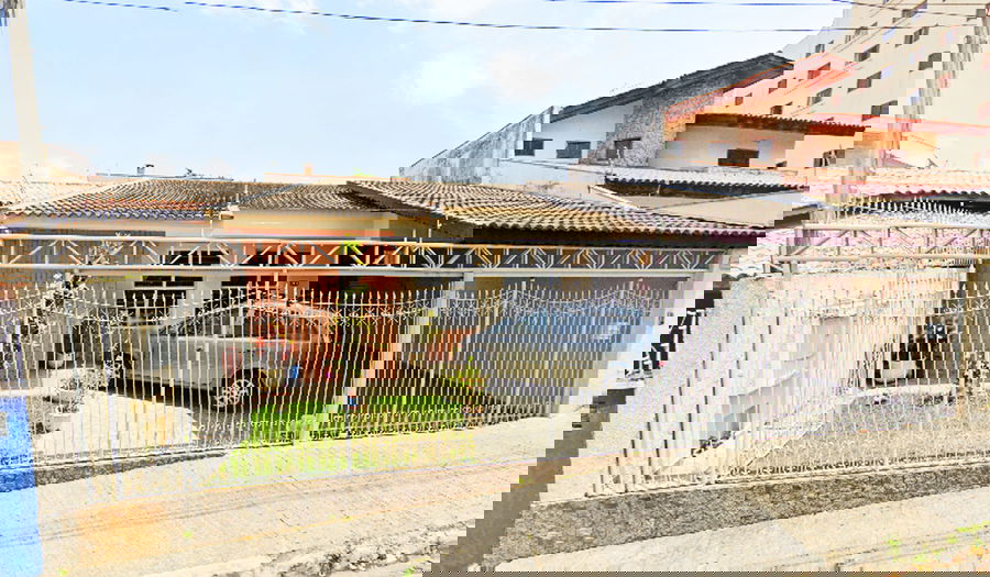 Casa com 300m² em Sorocaba, 1 lote, desocupada
