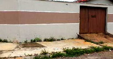 Casa com 2 quartos, 1 banheiro e vaga