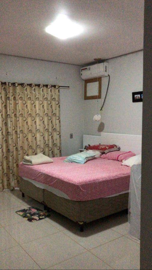 Casa Ocupada com 4 Quartos e 2 Banheiros