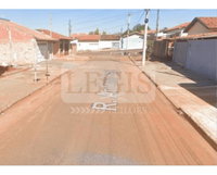 Casa com 282,50m² de terreno, 172,33m² construídos, 3 quartos, 2 banheiros, vaga para 2 carros