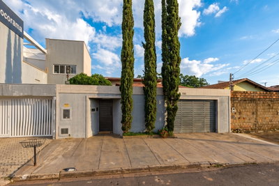 Casa com 3 quartos, suíte e área de lazer em Catalão/GO