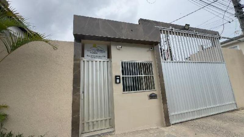 Casa com 3 quartos e 3 banheiros em condomínio
