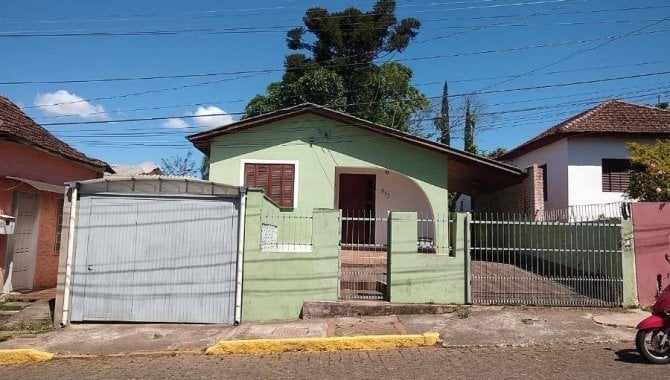 Casa Padrão com 3 Quartos e 1 Vaga em Cachoeira do Sul