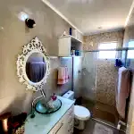 Grande Casa com Piscina e 4 Apartamentos em Obras
