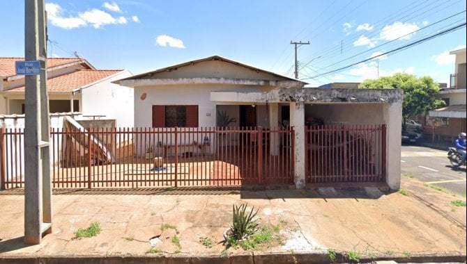 Casa com 3 quartos, 2 banheiros e 1 vaga, 105 m² construída