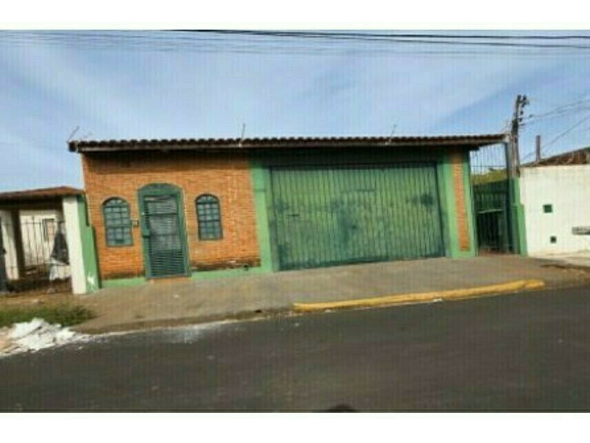 Casa com 207,62m² construídos, 250m² de terreno, ocupada