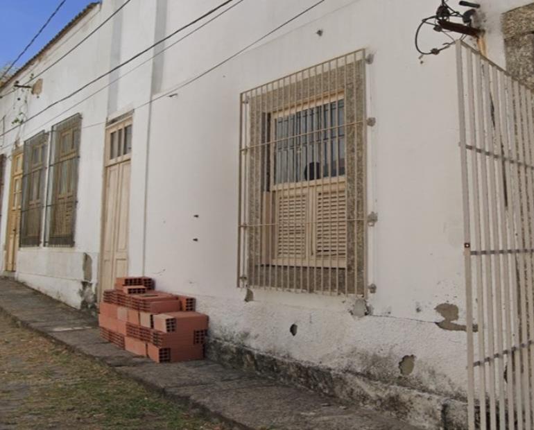 Casa com 44m², ocupada por locação, em área preservada