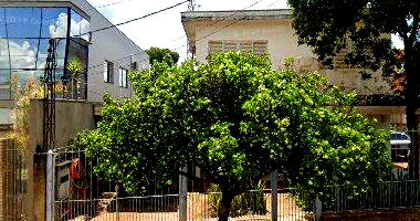 Casa residencial 4 quartos (2 suítes), 378,68m² construída, precária