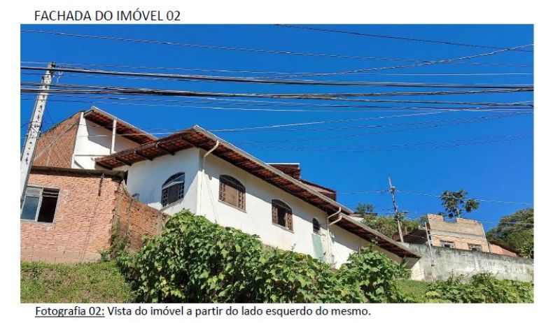 Casa com 2 quartos, 2 banheiros, garagem e 120m² habitáveis