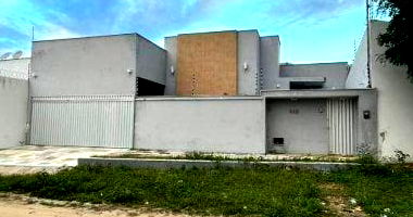 Casa padrão 3 quartos, 1 banheiro, 1 vaga, 189m² construída, ocupada