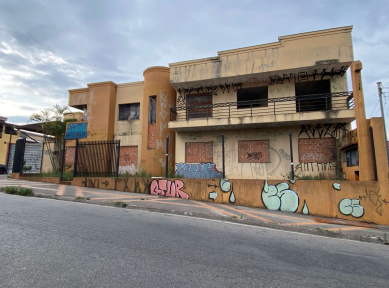 Ponto Comercial com 2.287,54 m² de área construída