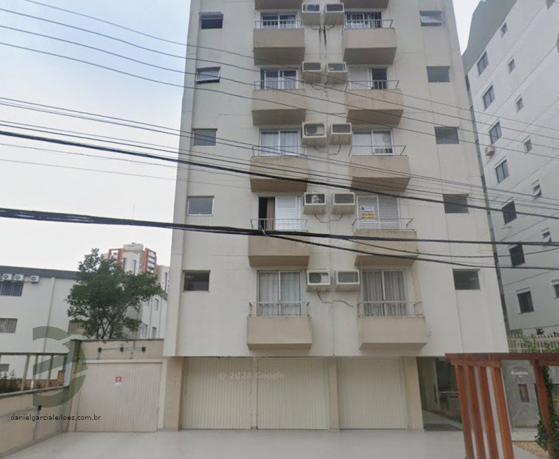 Apartamento com 2 quartos, 1 banheiro e vaga de garagem