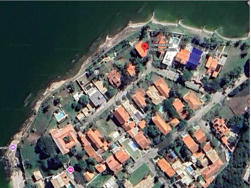 Terreno com 3 vagas de garagem em condomínio fechado