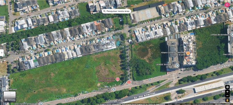 Casa com Piscina e Churrasqueira em Condomínio