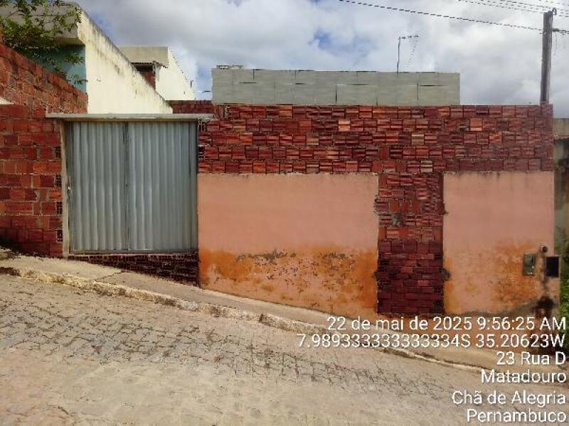 Casa com 2 quartos, 57,81m², terreno 140,25m², desocupada