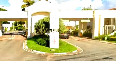 Casa com 3 dormitórios e 4 vagas em Tamboré