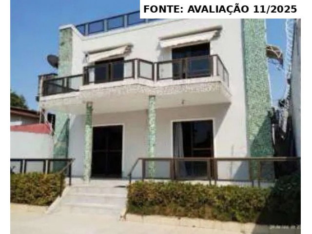 Sobrado triplex alto padrão com piscina em Macapá/AP