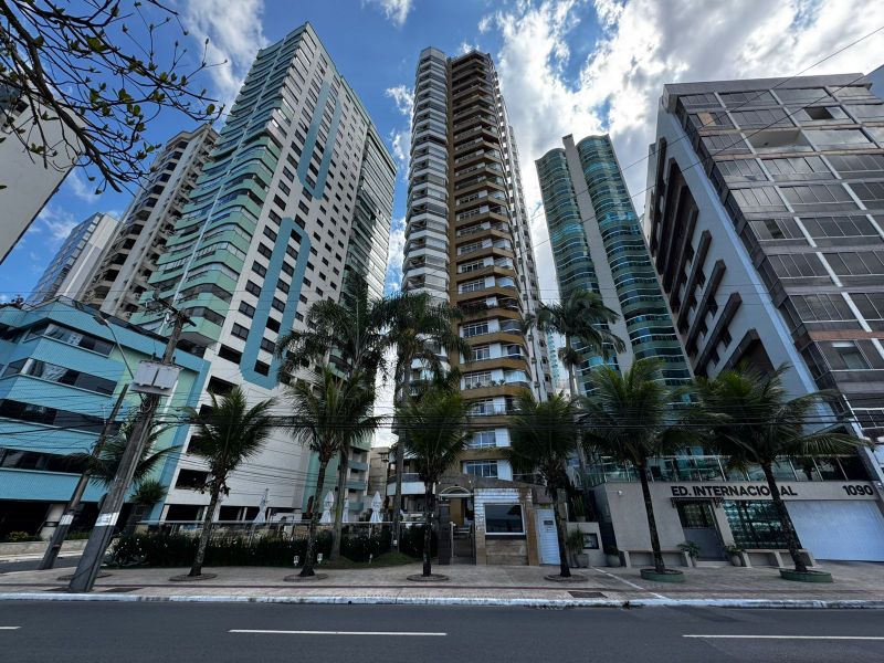 Apartamento de Luxo com 3 Garagens em Balneário Camboriú