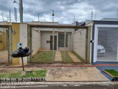 Casa ocupada com 81 m² de área construída