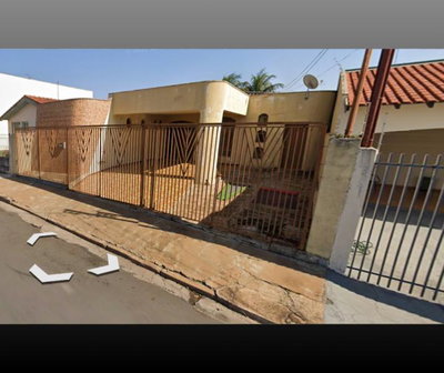 Casa com 223m² construídos em terreno de 300m²
