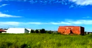 Terreno desocupado com 150m², ideal para construção