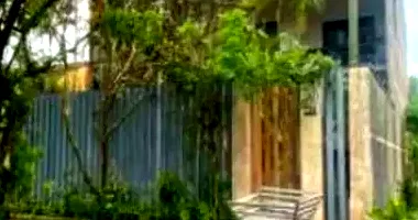 Casa Ocupada com 3 Quartos e 2 Banheiros em Leilão