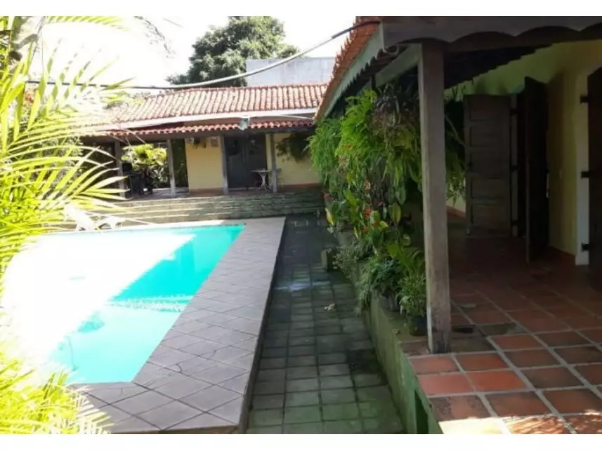 Chácara com Piscina e Terreno Amplo em Bragança Paulista