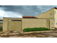 Casa padrão ocupada com 193m² construída e 300m² terreno