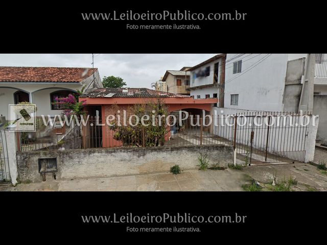 Casa mista com 45m² construída em terreno de 300m²