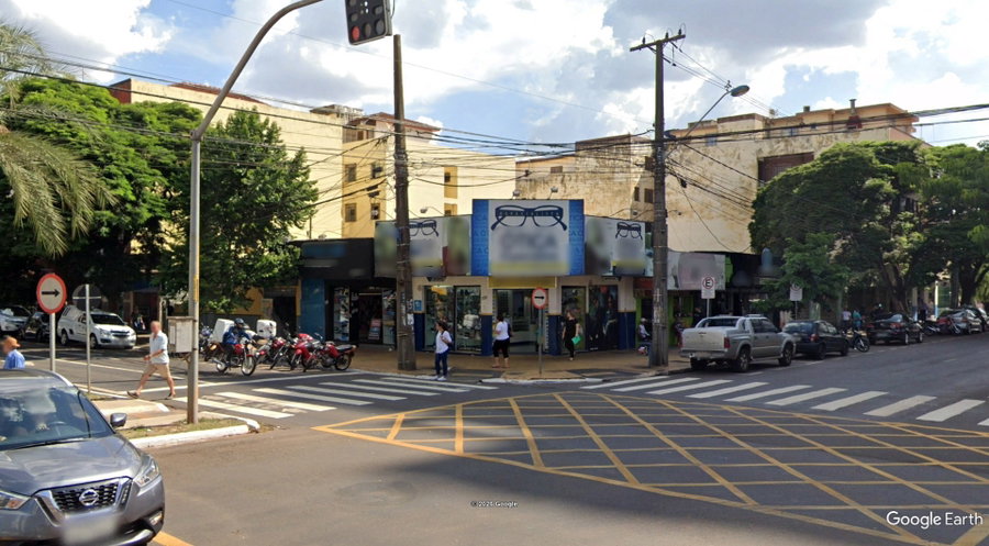 Imóvel comercial 1.120m² em Maringá/PR com 3 construções