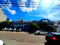 Casa com depósito em construção e galpão antigo para oficina
