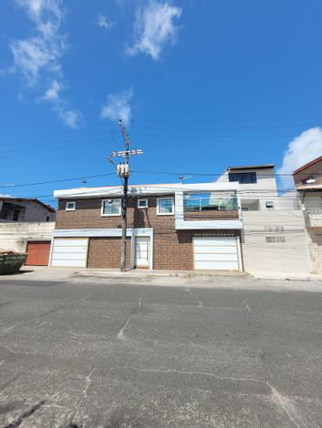 Casa com 2 quartos, 123m², ocupada, em condomínio