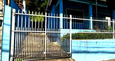 Casa Desocupada com 2 Quartos, 2 Banheiros e 115.9m² Construída