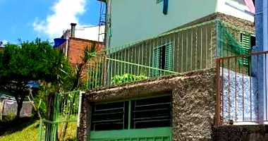 Casa Ocupada com 6 Quartos e 2 Vagas em Caxias do Sul