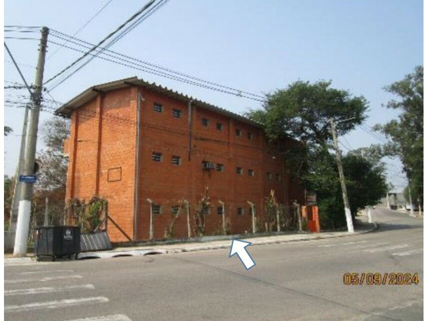 Prédio Comercial com 1.373m² Construídos em Terreno de 12.709m² - Ocupado