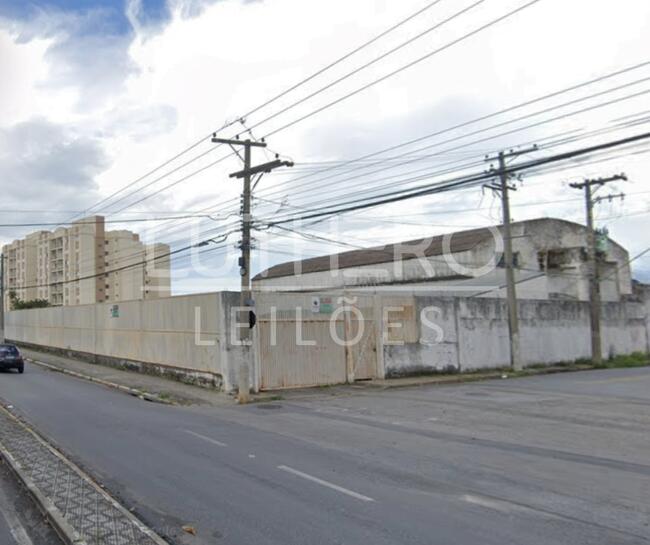 50% de galpão industrial com 2.501,80m² construídos, área total 6.750m²