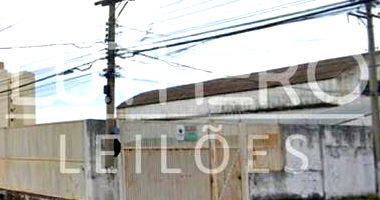 50% de galpão industrial com 2.501,80m² construídos, área total 6.750m²
