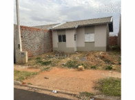 Casa com 2 Quartos e 1 Vaga em Marília/SP
