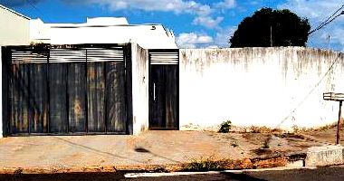 Casa com 2 Quartos e Área de Serviço em Fernandópolis
