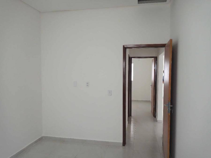 Casa com 3 quartos, 2 banheiros, 1 vaga, 92m² construída, ocupada