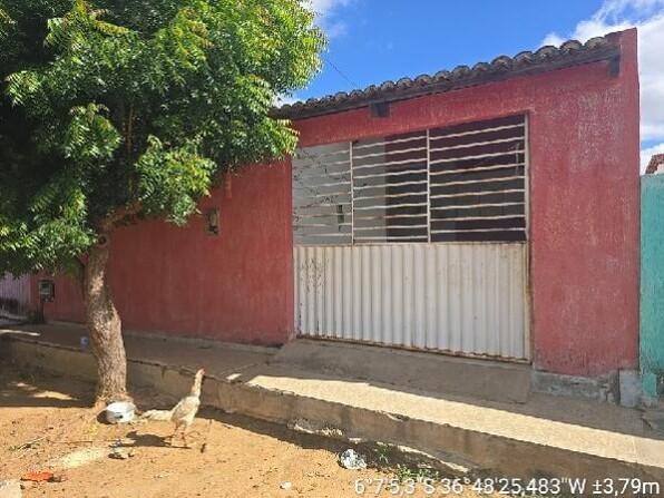 Casa com 2 quartos e 2 banheiros, 85m², área de serviço